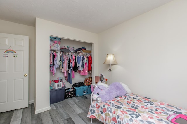 4026 Briar Creek Dr, Lawrenceburg, KY 40342 - bedroom featuring wood finished floors and a closet