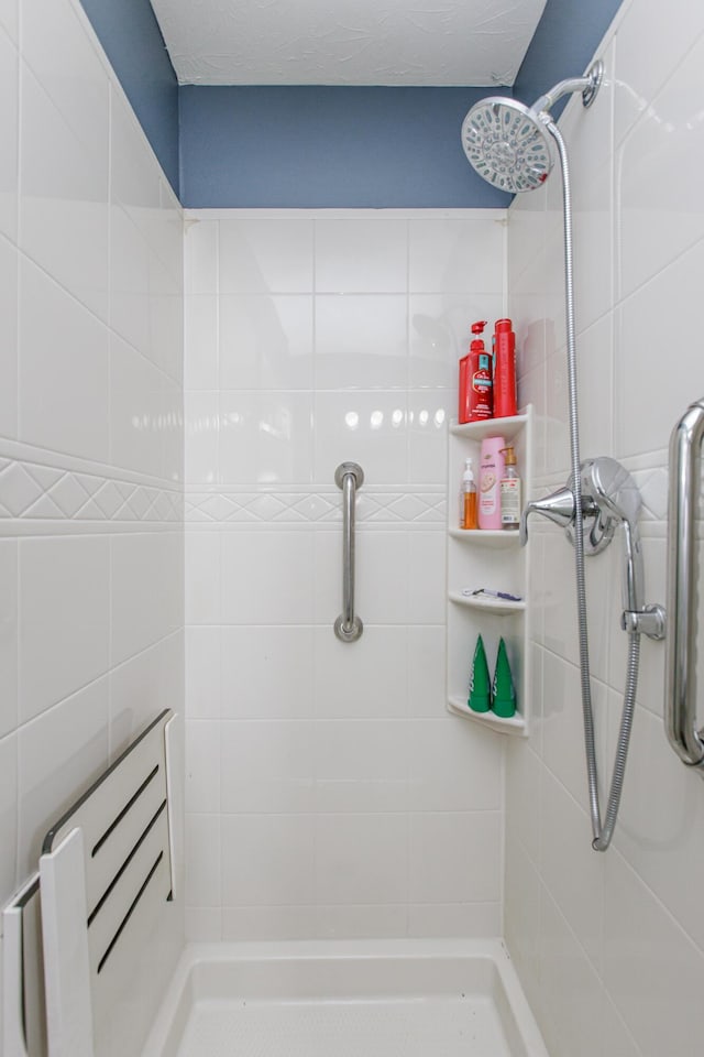 4026 Briar Creek Dr, Lawrenceburg, KY 40342 - bathroom with tiled shower