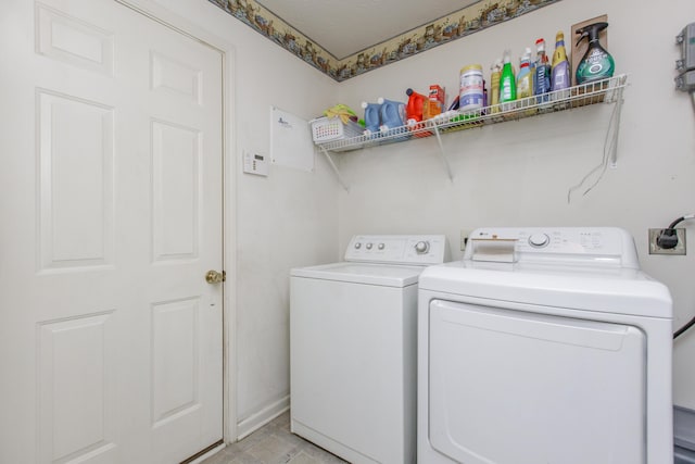 4026 Briar Creek Dr, Lawrenceburg, KY 40342 - laundry room with washer and clothes dryer and baseboards