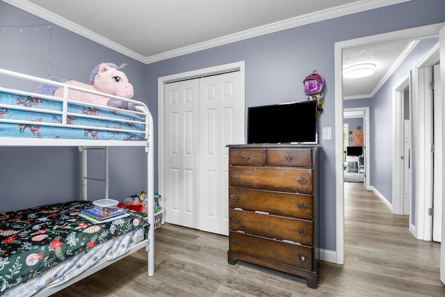 168 Perry Ln, London, KY 40741 - bedroom featuring wood finished floors, ornamental molding, and a closet