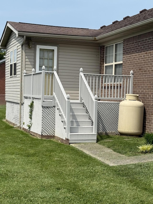 1012 Heathcliff Dr, Richmond, KY 40475 - entrance to property featuring a lawn and brick siding