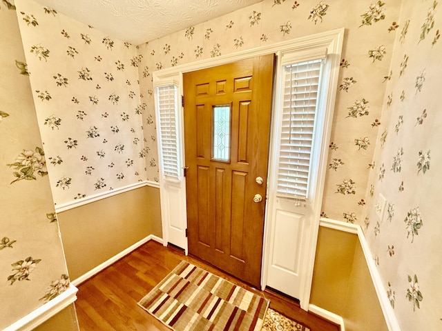 1012 Heathcliff Dr, Richmond, KY 40475 - entryway featuring wood finished floors and wallpapered walls