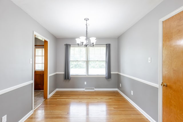 120 Vanderbilt Dr, Lexington, KY 40517 - spare room featuring a chandelier and light wood finished floors