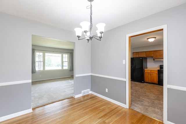 120 Vanderbilt Dr, Lexington, KY 40517 - empty room featuring a chandelier and light wood-type flooring