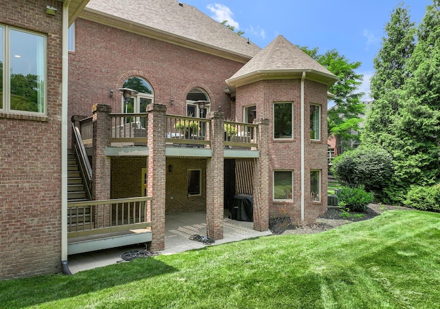 103 Windridge Dr, Nicholasville, KY 40356 - back of property with roof with shingles, a patio area, a yard, and brick siding