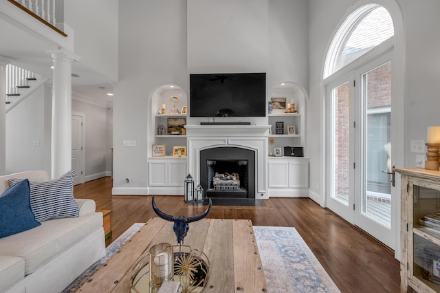 103 Windridge Dr, Nicholasville, KY 40356 - living area with a high ceiling, wood finished floors, a fireplace with flush hearth, and built in features