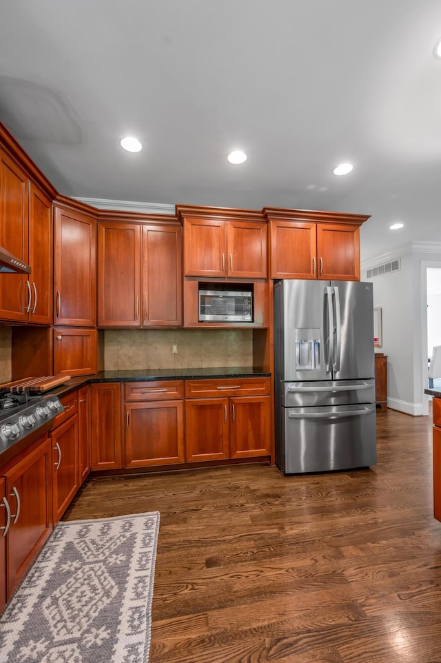 103 Windridge Dr, Nicholasville, KY 40356 - kitchen featuring stainless steel appliances, tasteful backsplash, dark wood-style floors, crown molding, and dark countertops