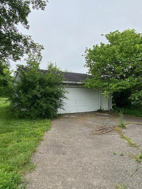 311 N Broadway St, Berea, KY 40403 - garage featuring driveway