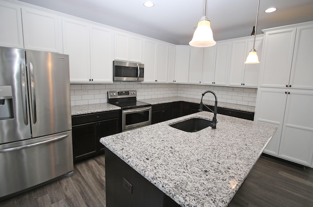 101 Corolla Cir, Georgetown, KY 40324 - kitchen with stainless steel appliances, dark wood finished floors, recessed lighting, backsplash, and white cabinets