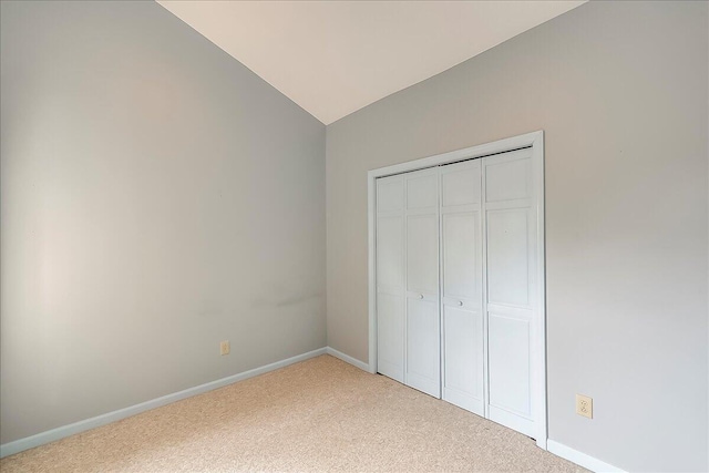 396 Squires Cir, Lexington, KY 40515 - unfurnished bedroom featuring vaulted ceiling, carpet flooring, and a closet