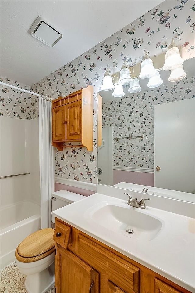396 Squires Cir, Lexington, KY 40515 - full bathroom featuring wallpapered walls, vanity, shower / bath combo with shower curtain, and tile patterned floors