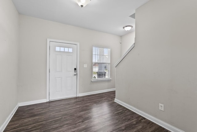 136 Meadowcrest Dr, Georgetown, KY 40324 - entrance foyer featuring wood finished floors and baseboards