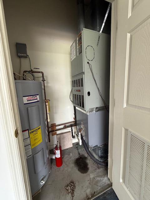 529 S 2nd St, Williamsburg, KY 40769 - utility room with water heater and heating unit