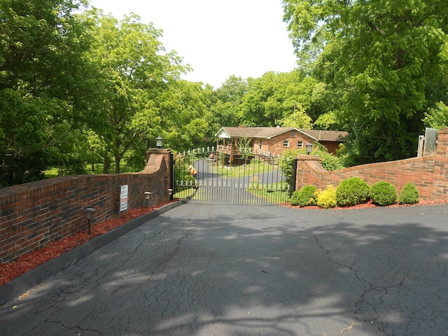 2962 N Middletown Rd, Paris, KY 40361 - view of gate