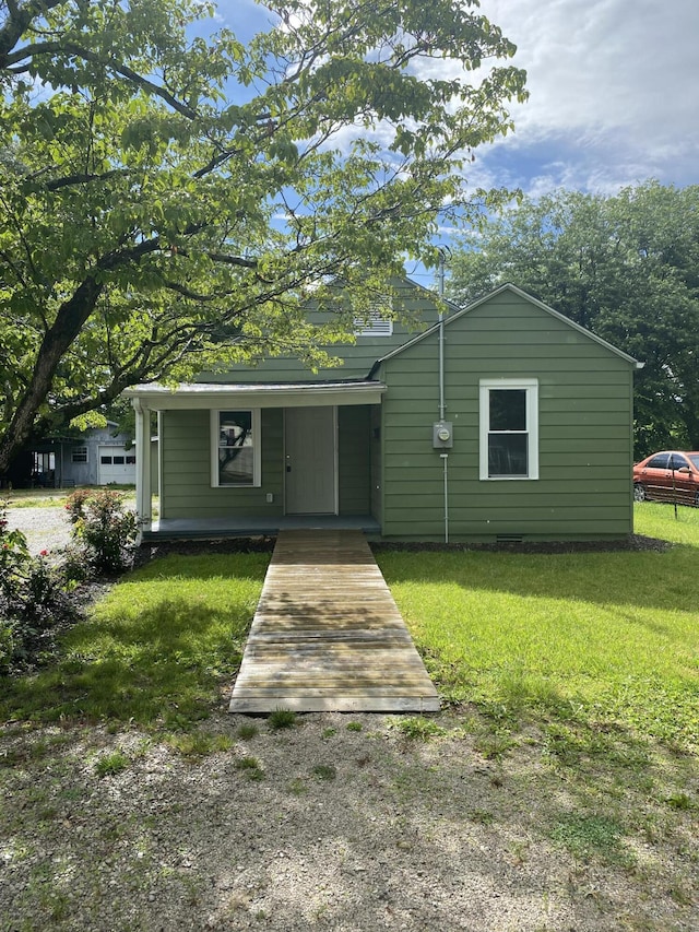 618 N College St, Somerset, KY 42503 - bungalow-style house featuring a front yard and a porch
