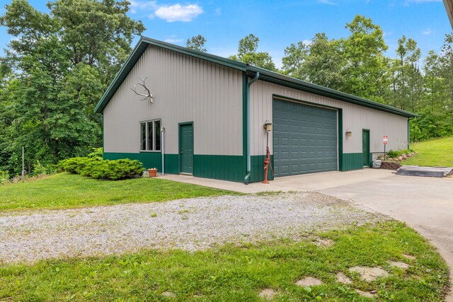 1564 High Ridge Rd, Middleburg, KY 42541 - detached garage with driveway
