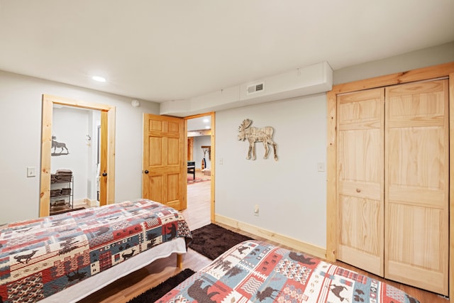 1564 High Ridge Rd, Middleburg, KY 42541 - bedroom featuring recessed lighting, wood finished floors, and a closet