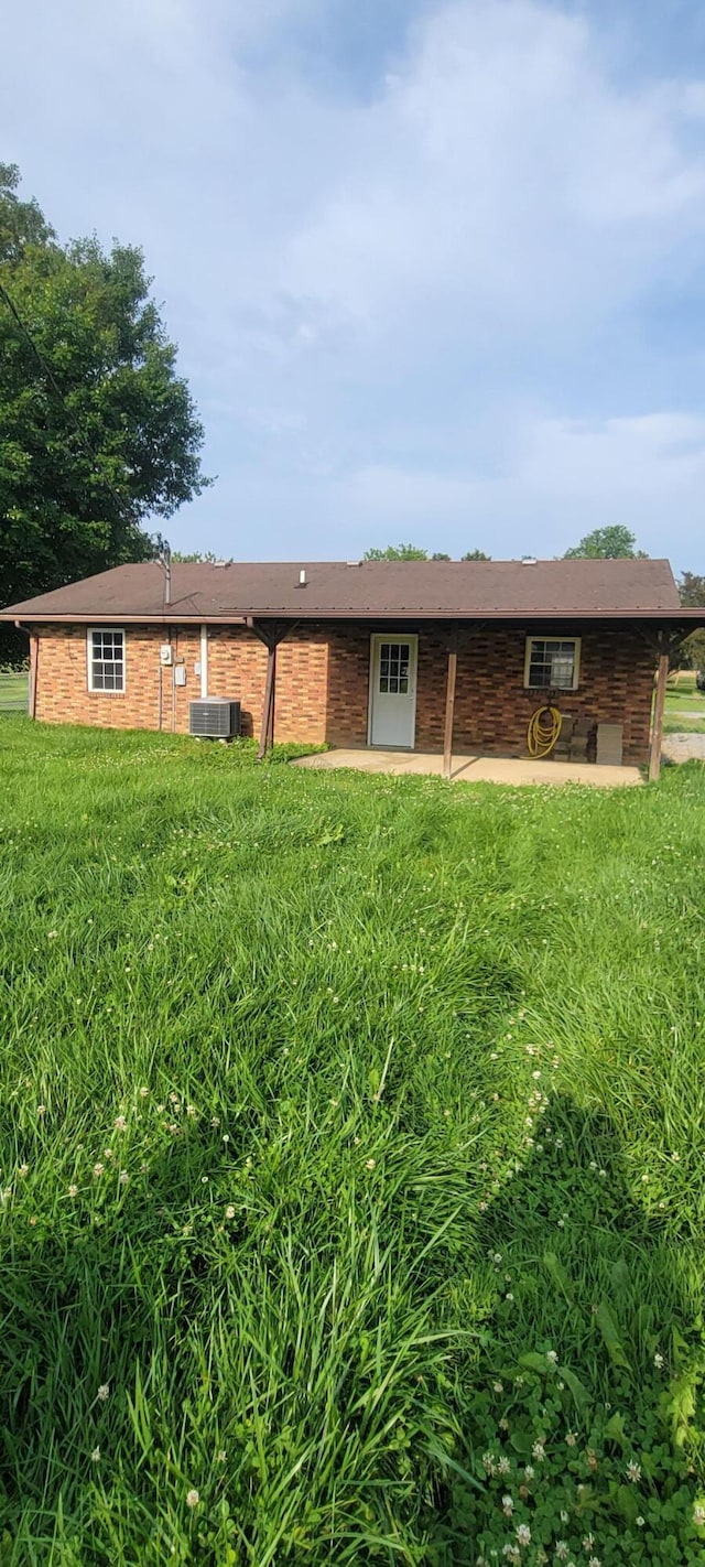 63 Mayme Ln, Stanford, KY 40484 - rear view of property featuring a lawn and brick siding