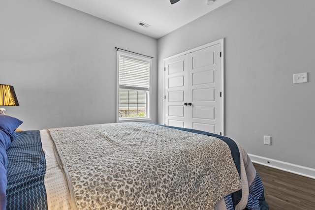 111 Kara Bryn Cv, Georgetown, KY 40324 - bedroom with dark wood-style flooring, ceiling fan, and a closet