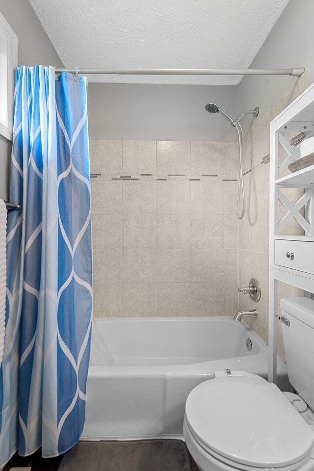 441 Cromwell Way, Lexington, KY 40503 - full bath featuring shower / bath combination with curtain and a textured ceiling