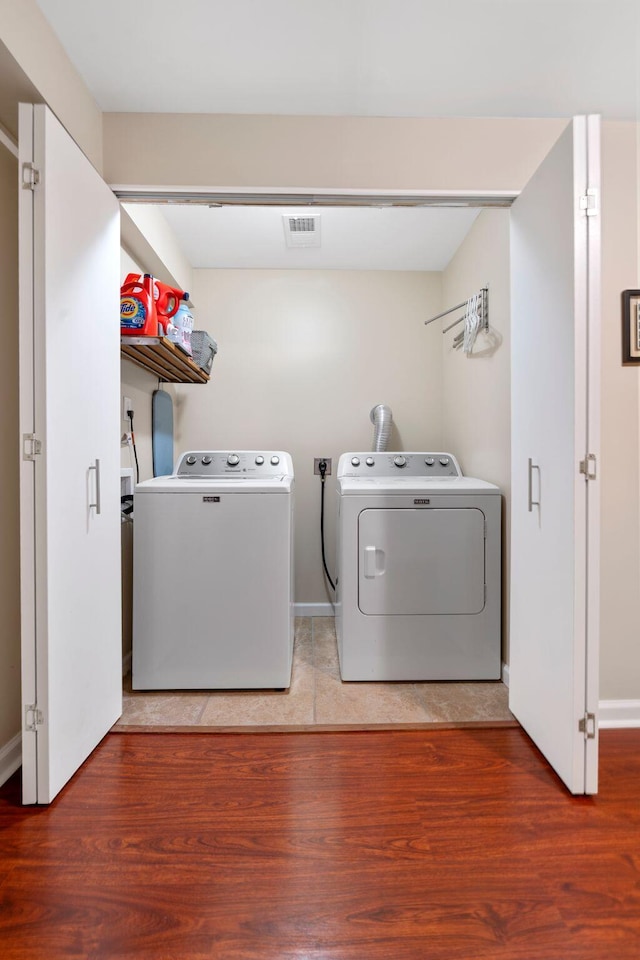441 Cromwell Way, Lexington, KY 40503 - laundry area featuring independent washer and dryer and wood finished floors