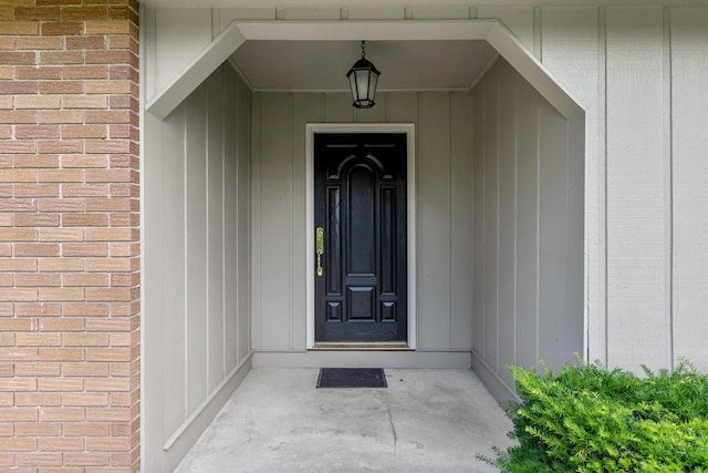 117 S Cumberland St, Berea, KY 40403 - view of exterior entry with brick siding