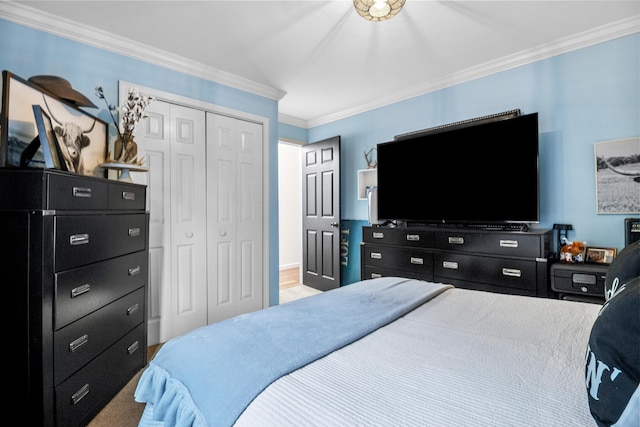 1211 Forest Circle Dr, Corbin, KY 40701 - bedroom featuring crown molding and a closet