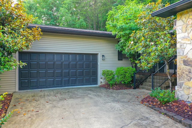 1211 Forest Circle Dr, Corbin, KY 40701 - garage featuring driveway