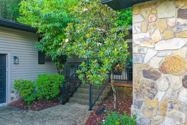 1211 Forest Circle Dr, Corbin, KY 40701 - view of exterior entry featuring stone siding