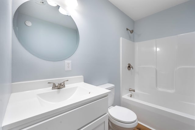 423 Perryville St, Harrodsburg, KY 40330 - full bath with vanity and  shower combination