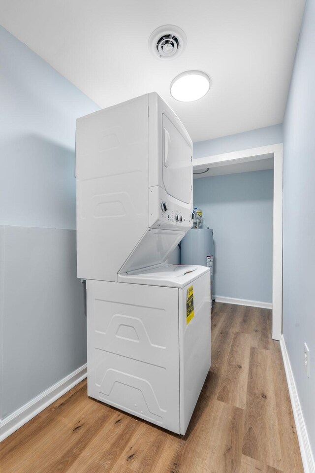 423 Perryville St, Harrodsburg, KY 40330 - laundry area with stacked washer and clothes dryer, water heater, and light wood-style floors