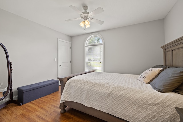 165 Rolling Meadows Dr, Stanford, KY 40484 - bedroom with light wood finished floors and a ceiling fan