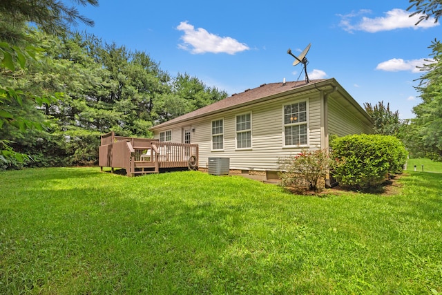 165 Rolling Meadows Dr, Stanford, KY 40484 - rear view of property with crawl space, a wooden deck, and a yard