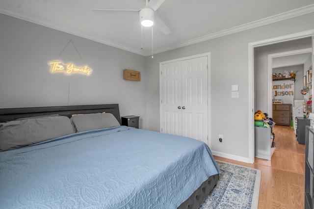 210 Taylorsville Trl, Georgetown, KY 40324 - bedroom featuring wood finished floors, ornamental molding, a ceiling fan, and a closet