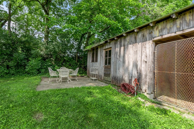 2968 Delong Rd, Lexington, KY 40515 - view of green lawn featuring a patio area