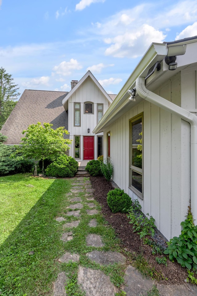 2968 Delong Rd, Lexington, KY 40515 - view of front facade featuring board and batten siding and a front lawn