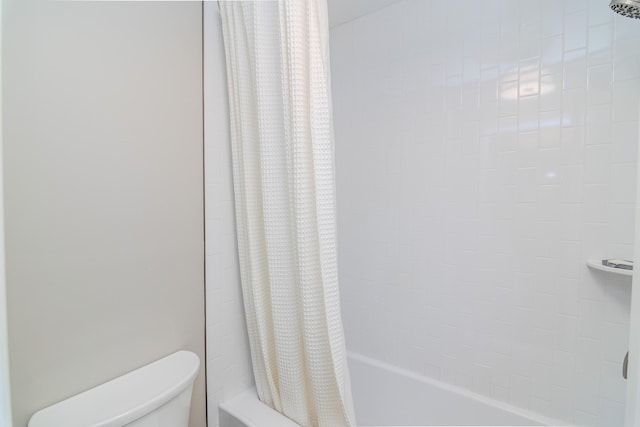 395 Redding Rd Unit 30, Lexington, KY 40517 - bathroom featuring shower / bathtub combination with curtain and toilet
