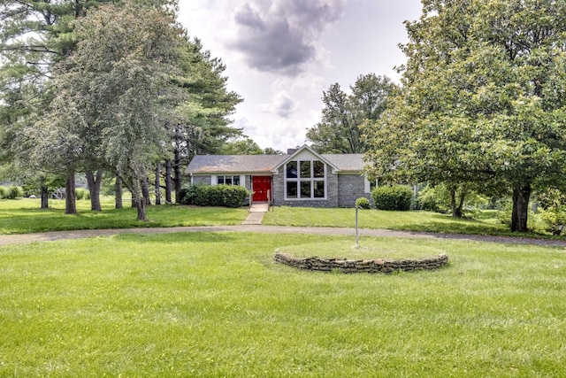 560 Kemper Ln, Danville, KY 40422 - view of front facade featuring a front yard