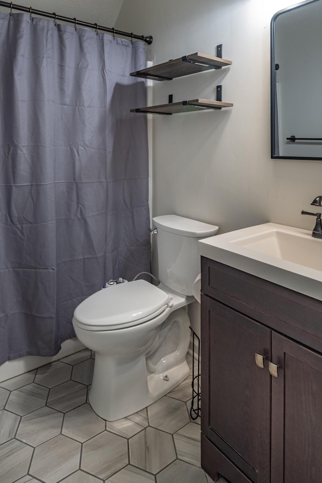 1424 Corral Way, Frankfort, KY 40601 - full bath with vanity and curtained shower