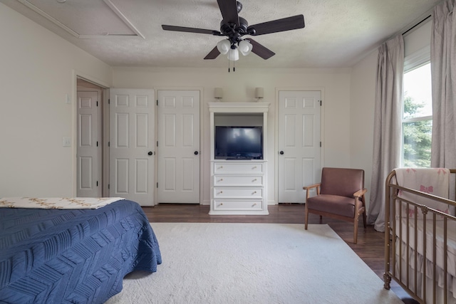 1424 Corral Way, Frankfort, KY 40601 - bedroom featuring wood finished floors, a ceiling fan, and a textured ceiling