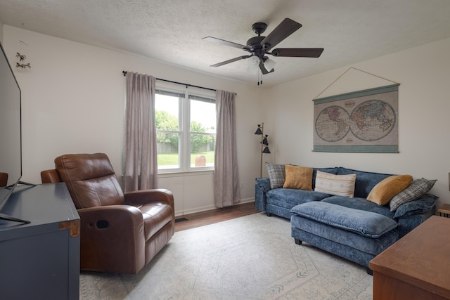 1424 Corral Way, Frankfort, KY 40601 - living area featuring light wood-style flooring, a ceiling fan, and a textured ceiling