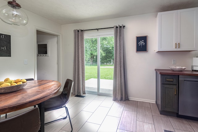 1424 Corral Way, Frankfort, KY 40601 - dining area with baseboards and a textured ceiling
