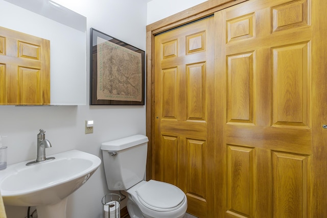 224 Pine Valley Rd, Berea, KY 40403 - bathroom with a sink and toilet