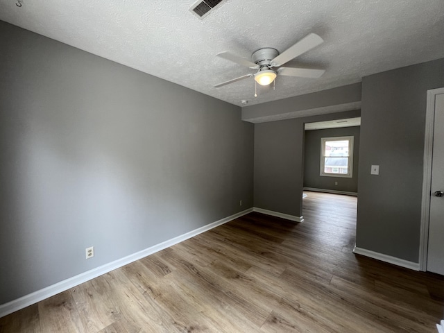 20 Heather Ln, Winchester, KY 40391 - unfurnished room featuring a ceiling fan, dark wood finished floors, and a textured ceiling