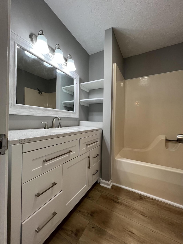20 Heather Ln, Winchester, KY 40391 - full bathroom featuring wood finished floors, vanity, shower / bathtub combination, and a textured ceiling