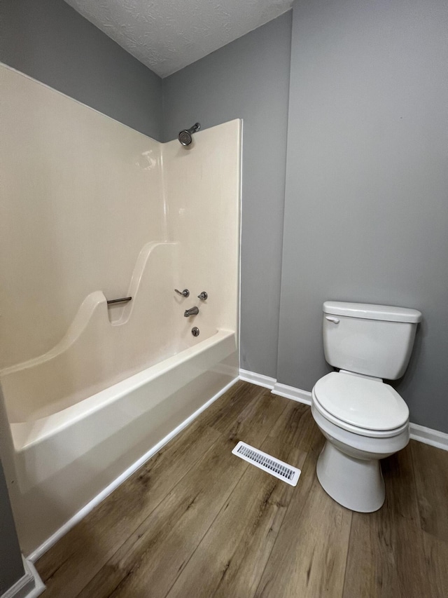 20 Heather Ln, Winchester, KY 40391 - bathroom featuring shower / tub combination, wood finished floors, and a textured ceiling