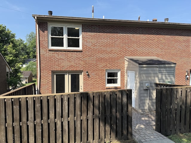 20 Heather Ln, Winchester, KY 40391 - rear view of house featuring brick siding
