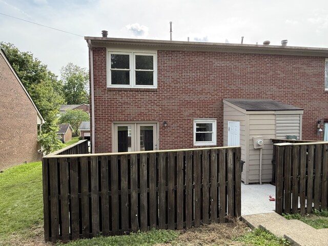 20 Heather Ln, Winchester, KY 40391 - back of property with brick siding
