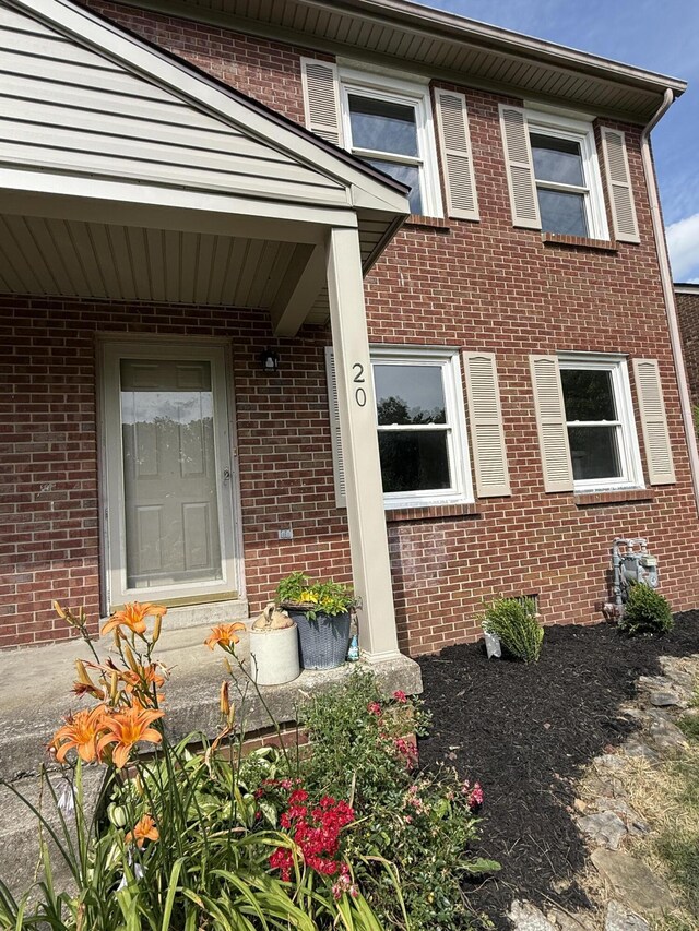 20 Heather Ln, Winchester, KY 40391 - entrance to property featuring brick siding