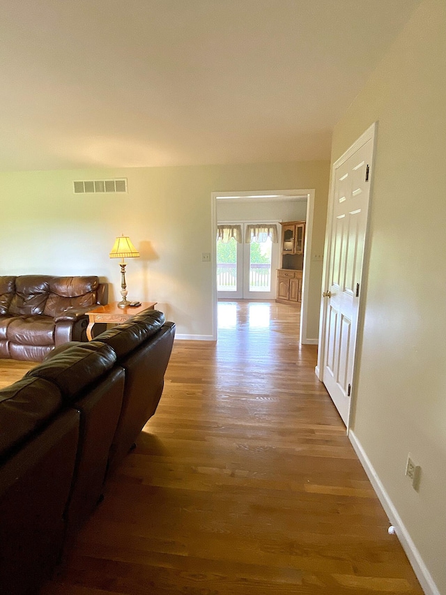 5515 Van Meter Rd, Winchester, KY 40391 - living area featuring wood finished floors and baseboards